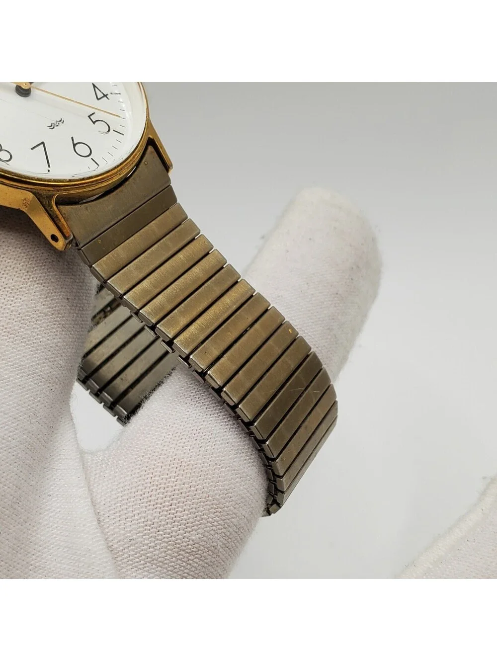 Vintage 1988 Timex Quartz Womens Watch 32mm New Battery Gold Stretch Band